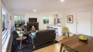 Smart TV, DVD player, stereo