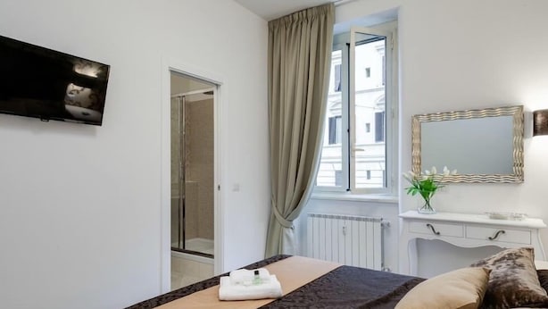 Comfort Triple Room, Ensuite (Camera 3) | In-room safe - Prime Vatican Suite (Rome)