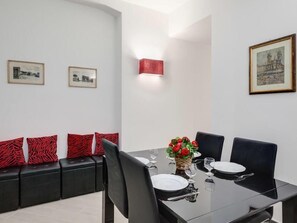 In-room dining - Prime Vatican Suite (Rome)