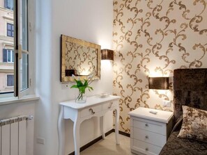 Comfort Triple Room, Ensuite (Camera 3) | In-room safe - Prime Vatican Suite (Rome)