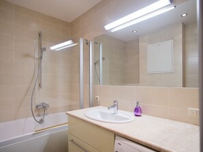 Appartement Classique, salle de bains privée | Salle de bain