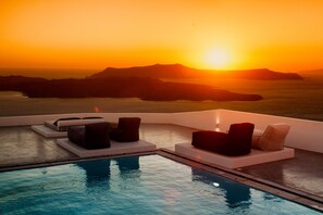 Outdoor pool, pool loungers