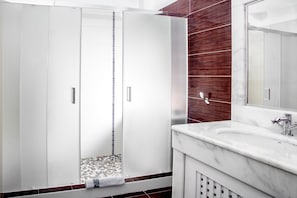 Shower, free toiletries, hair dryer, slippers - Amity Suites - Adults Only (Santorini)