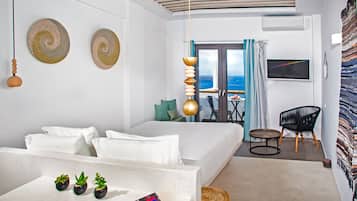 Ropa de cama de alta calidad y caja de seguridad en la habitación