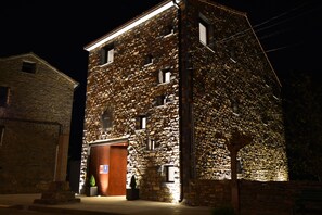 Façade de l’hébergement - soirée/nuit