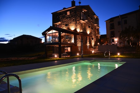 Fachada de la propiedad por la tarde o noche. Hotel Tierra Buxo - Adults Only