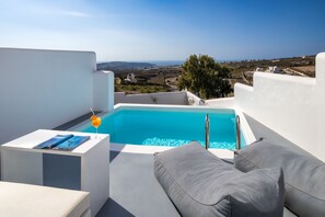 Senior Suite, plunge pool | 1 bedroom, premium bedding, minibar, in-room safe - Alunia Incognito Suites - Adults Only (Santorini)