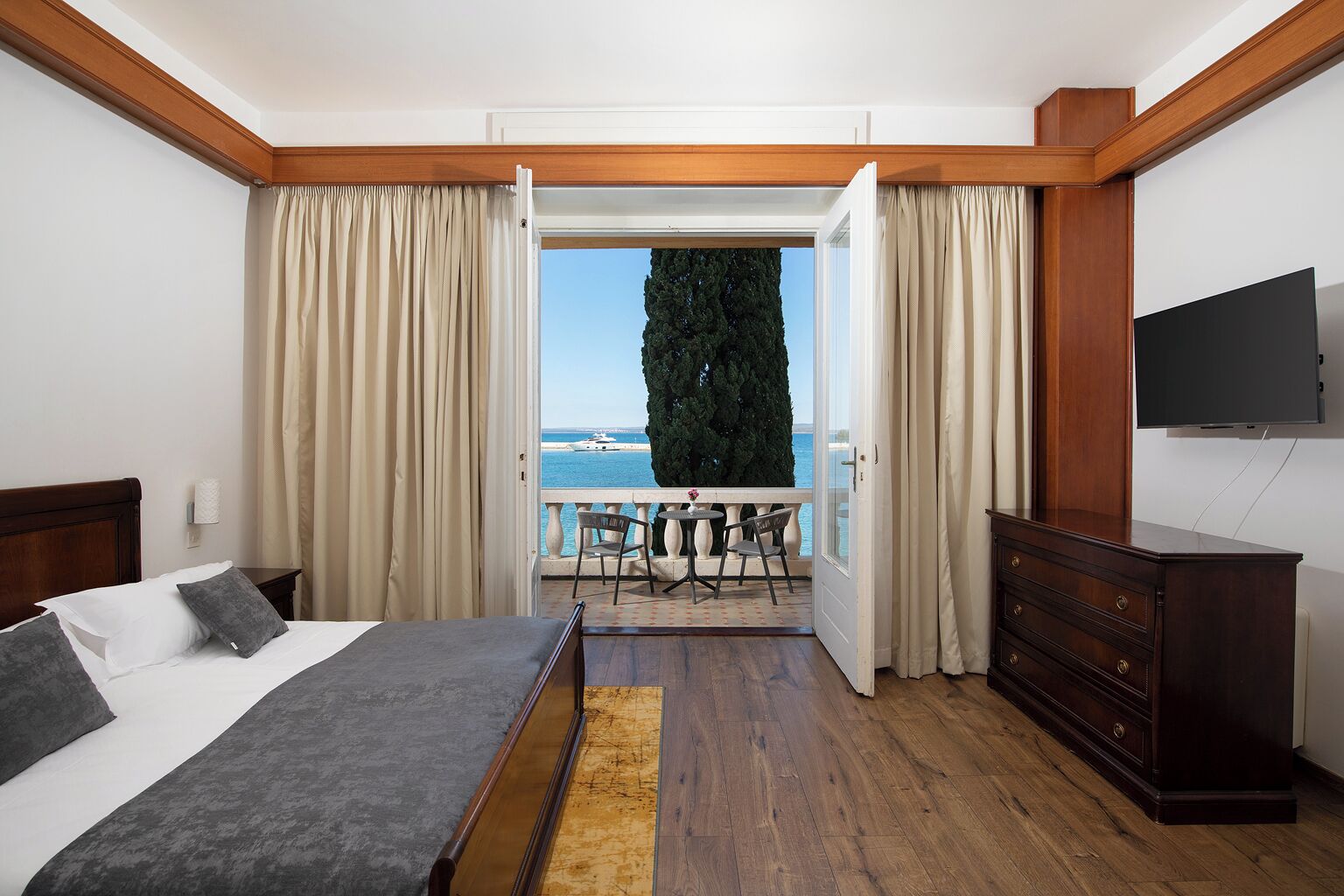 Suite, Balcony, Sea View | 1 bedroom, minibar, in-room safe, desk