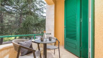 Double Room, Balcony, Park View | Minibar, in-room safe, desk, free WiFi