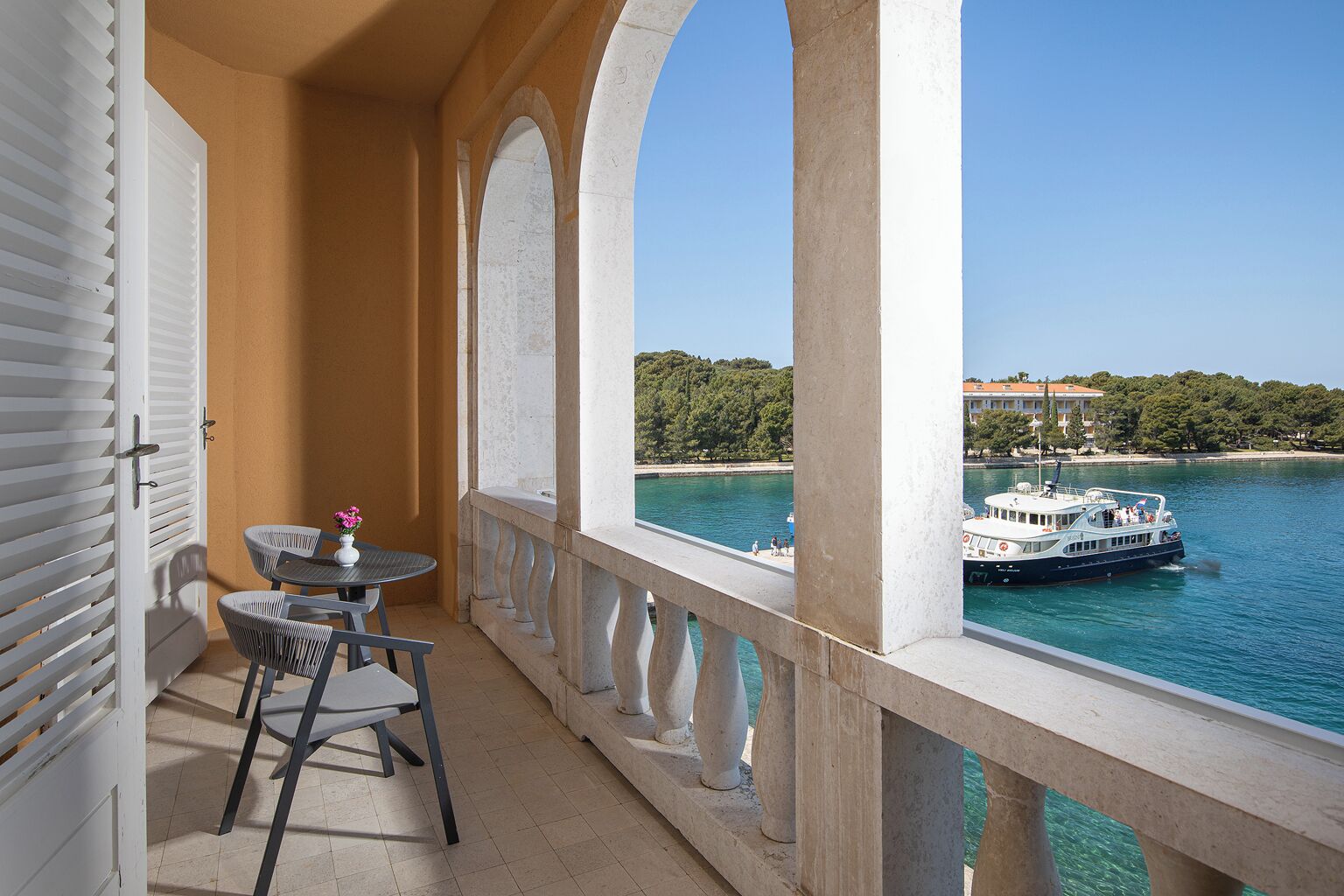 1 habitación, minibar, caja de seguridad en la habitación y escritorio 