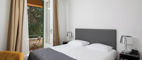 1 soverom, minibar, safe på rommet og skrivebord