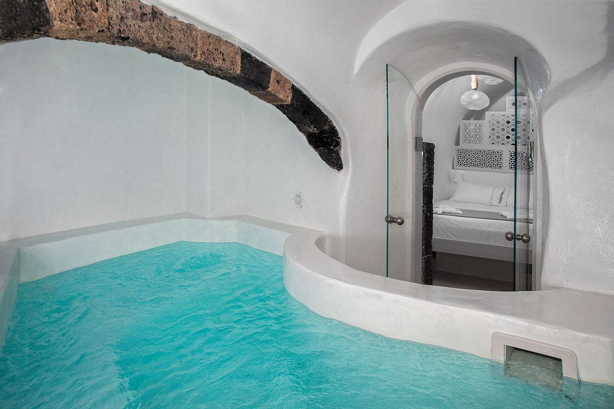 Junior Cave Suite Indoor Hot Tub Shared Balcony | Tina de hidromasaje privada