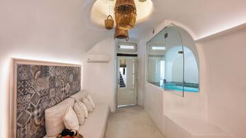 Junior Suite Indoor Hot Tub, Shared Balcony | Lenzuola Frette, biancheria da letto di alta qualità