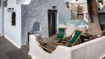 Senior Suite Outdoor Hot Tub Caldera View | Vue de la chambre