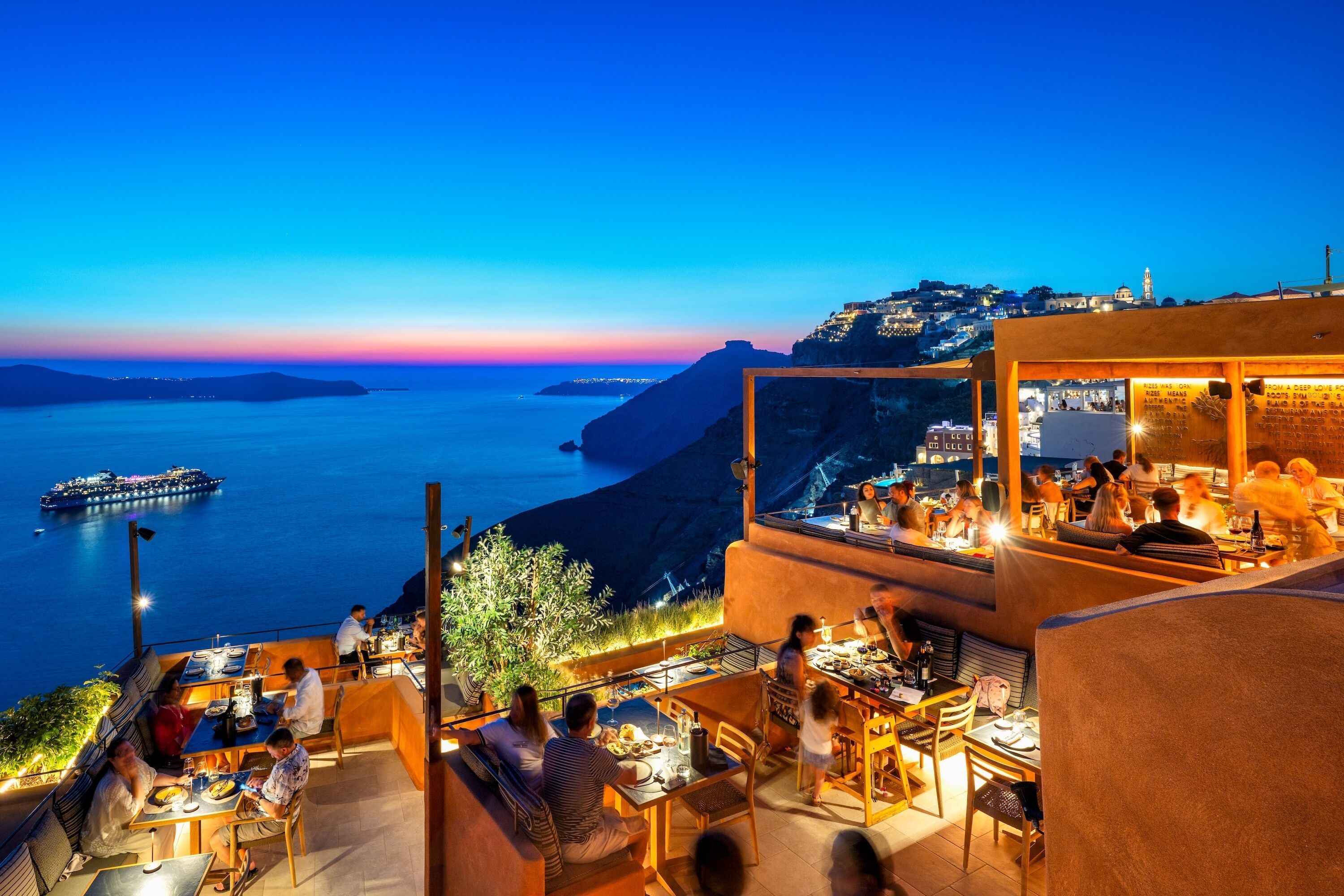2 restaurants; breakfast, lunch, dinner and brunch served 