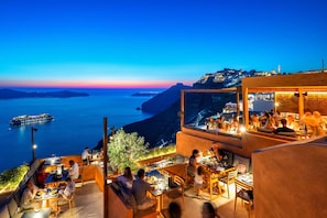 2 restaurantes; se sirven desayunos, comidas, cenas y brunch