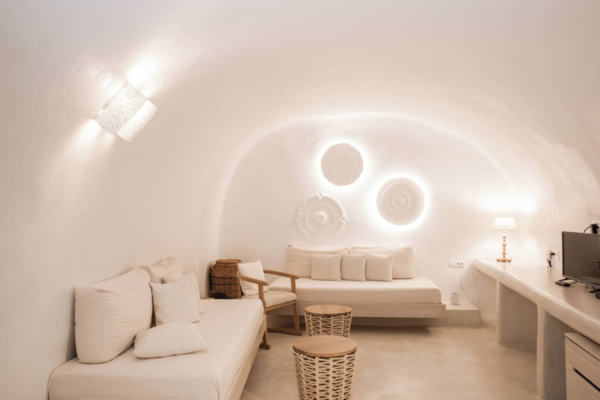 Honeymoon Suite Outdoor Hot Tub Caldera View | Egyptian cotton sheets, premium bedding, Tempur-Pedic beds, minibar