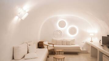 Signature Cave Suite, Outdoor Hot Tub | Italienska Frette-lakan och sängtillbehör av högsta kvalitet