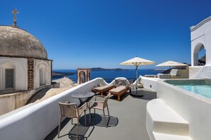 Signature Cave Suite, Outdoor Hot Tub | Balcony