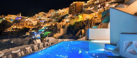 Outdoor pool, pool umbrellas, sun loungers