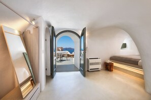 Signature Cave Suite, Outdoor Hot Tub | Italienische Bettbezüge von Frette, hochwertige Bettwaren
