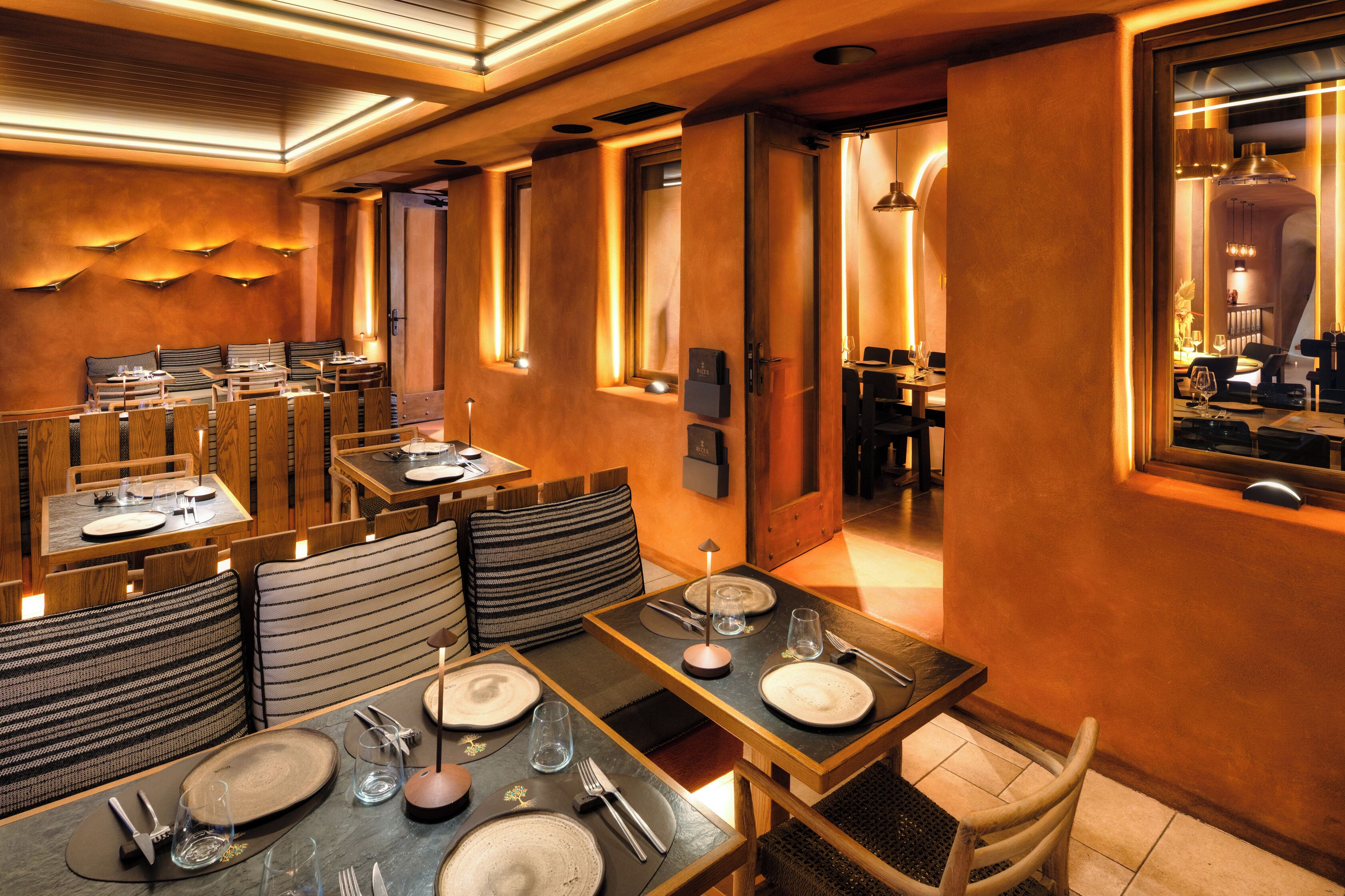 2 restaurants; breakfast, lunch, dinner, and brunch served