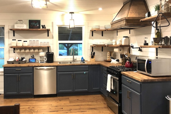 KĂŒhlschrank, Mikrowelle, Ofen, Herdplatte