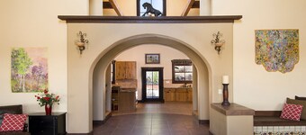 7 BR Villa sur 186 acres avec une salle d'événements, des chevaux et un bain à remous