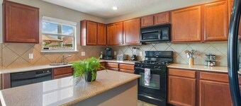 Fantastisk hjem i vakker fjær, minutter fra IHA flyplass og The Woodlands 