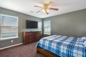 4 bedrooms, iron/ironing board, WiFi - Stunning Home In Beautiful Spring (Montgomery County)