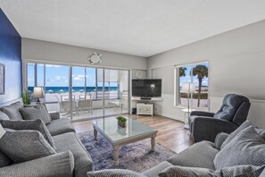 Smart-TV, Tischfußball, Tischtennisplatte