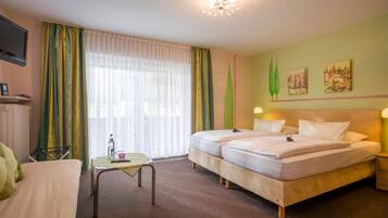 Hypo-allergenic bedding, minibar, in-room safe, desk