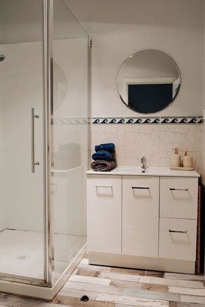 Jetted tub, towels, soap, toilet paper