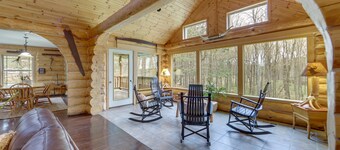 Lavish Tustin Cabin på 7 Acres m / Fire Pit & Porch!