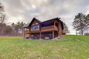 Exterior - Rustic Tustin Cabin on 7 Acres w/ Fire Pit & Porch (Tustin)