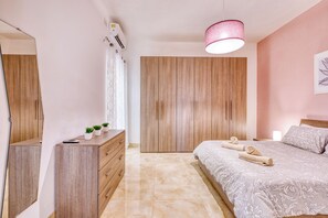3 Schlafzimmer, Schreibtisch, Bügeleisen/Bügelbrett, kostenloses WLAN