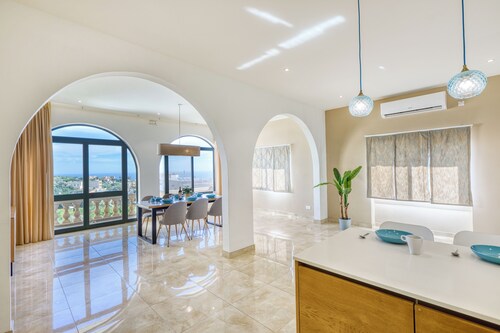 Modern Spacious  Maisonette, Valley and Sea Views. A/C, Wi-fi. 