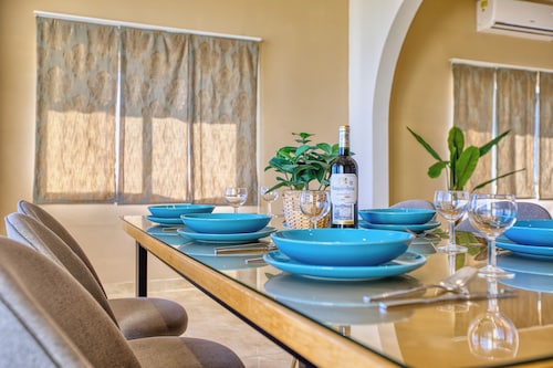 Modern Spacious Maisonette, Valley and Sea Views. A/C, Wi-fi.