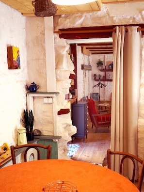 Cottage (Cave) | Private kitchen | High chair - Les Gîtes du Couvent, Bretagne (Camlez)