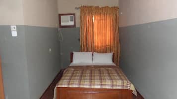 Habitación estándar | Escritorio, espacio para trabajar con un portátil, ropa de cama