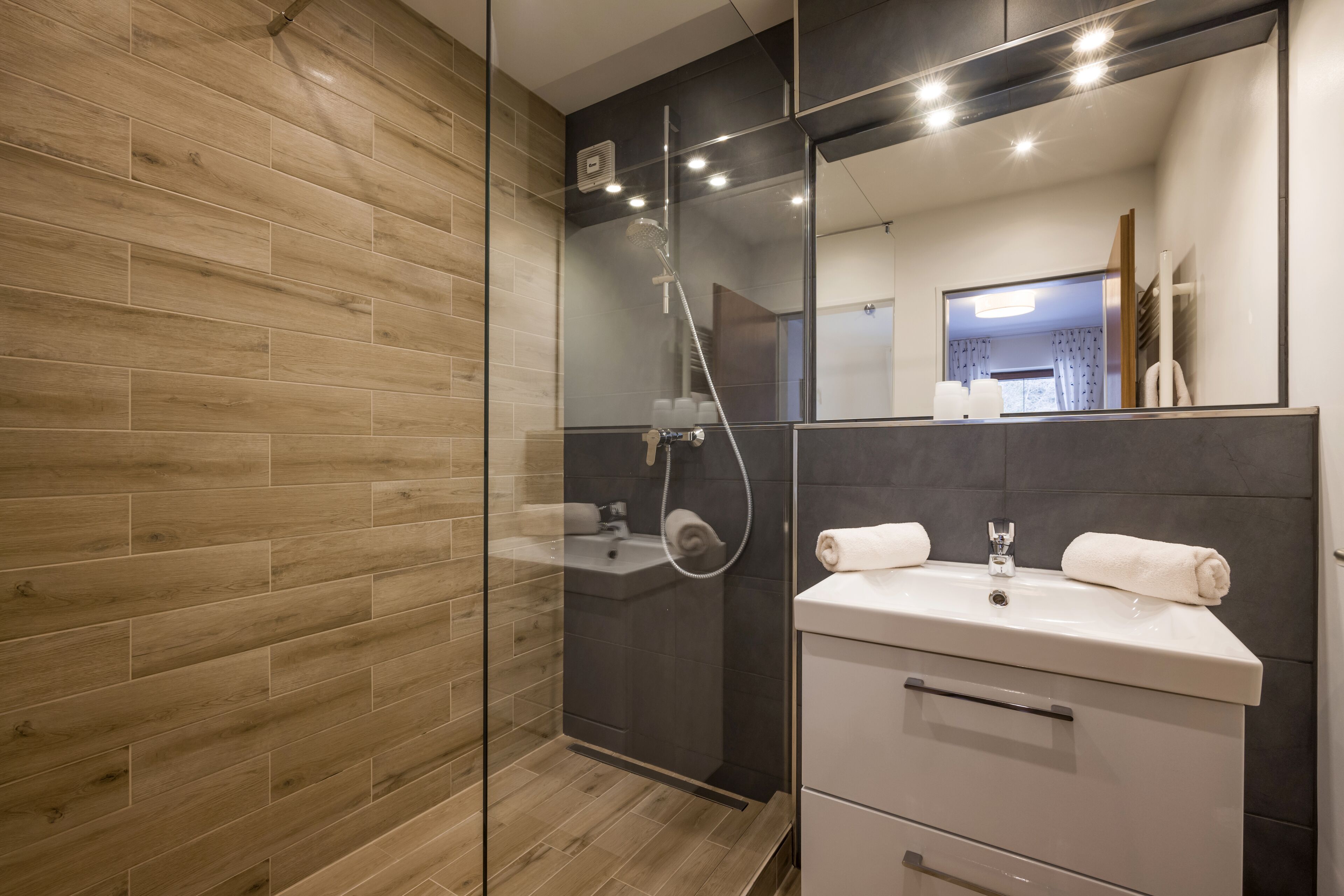Luxury-Apartment, 1 Queen-Bett, Küche, Hügelblick | Badezimmer | Haartrockner