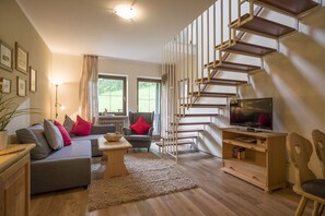 基础公寓, 1 间卧室, 阳台, 山景 | 1 多间卧室、特色家居、婴儿床、床单