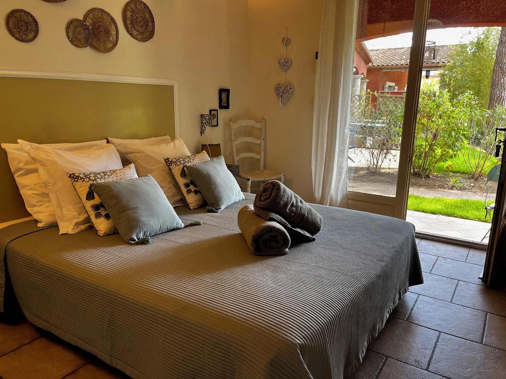 Chambre Double Romantique, vue jardin (Les Pins ex-Griotte) | 1 chambre, literie de qualité supérieure, minibar