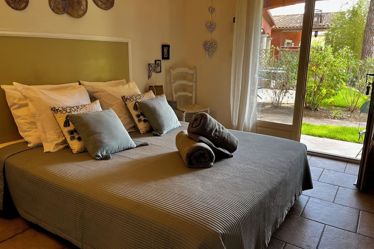 Chambre Double Romantique, vue jardin (Les Pins ex-Griotte)
