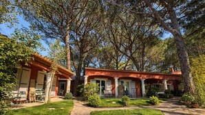 A two-story house with a covered patio and a lawn. - La Bastide Des Pins (Castillon-du-Gard)