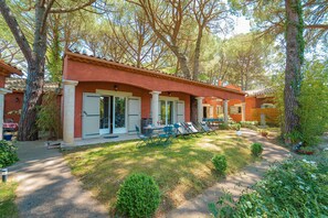 Front of property - La Bastide Des Pins (Castillon-du-Gard)
