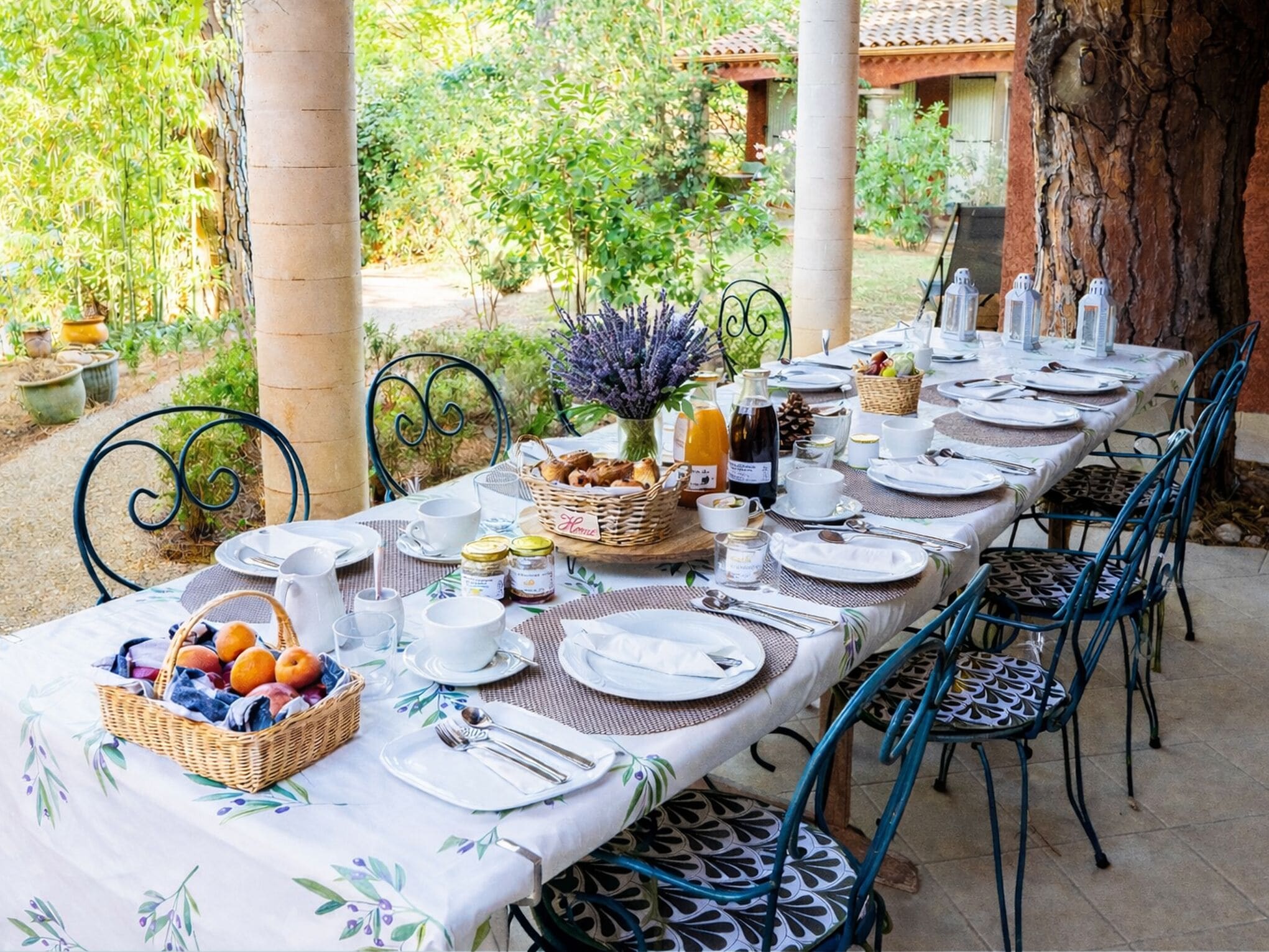 Desayuno con opciones de la cocina local todos los días (con cargo)