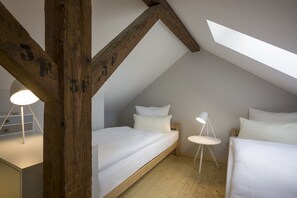 Villa Wohnung Brünnstein | Individuell dekoriert, individuell eingerichtet, Schreibtisch