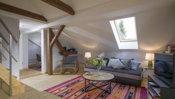 Villa Apartment Kaiser | Individually decorated, individually furnished, desk, free WiFi