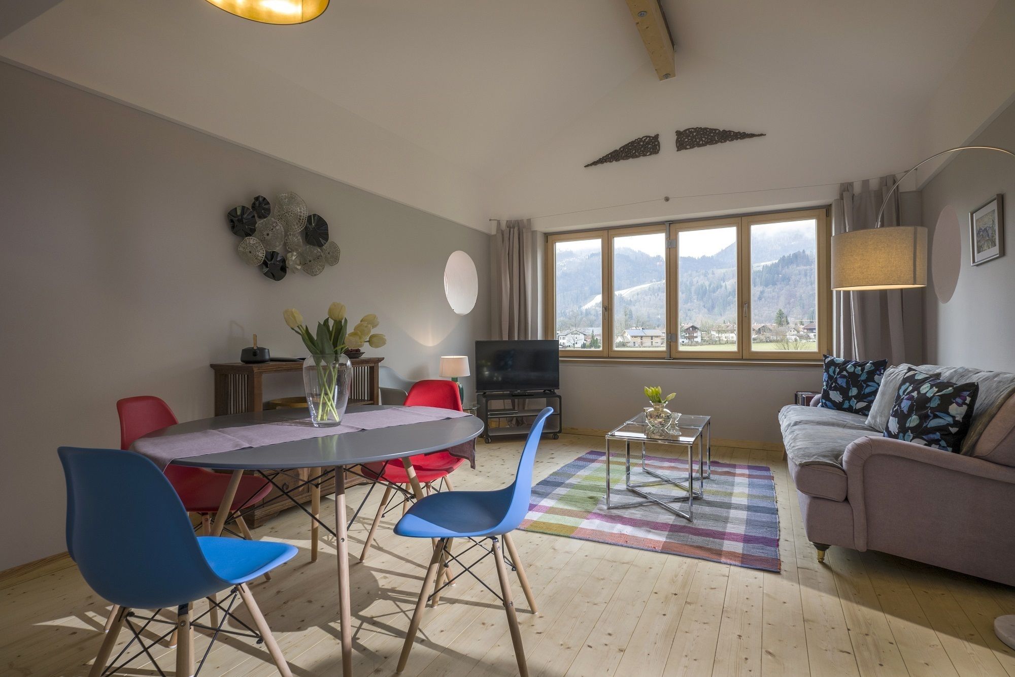 Villa Apartment Brünnstein | Individually decorated, individually furnished, desk, free WiFi